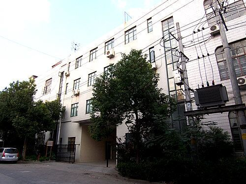 上海闵行区莘朱路1258号陇兴工业区内6号楼厂房及办公室出租 一楼600平方米、三楼420平方米、办公楼150平方米 