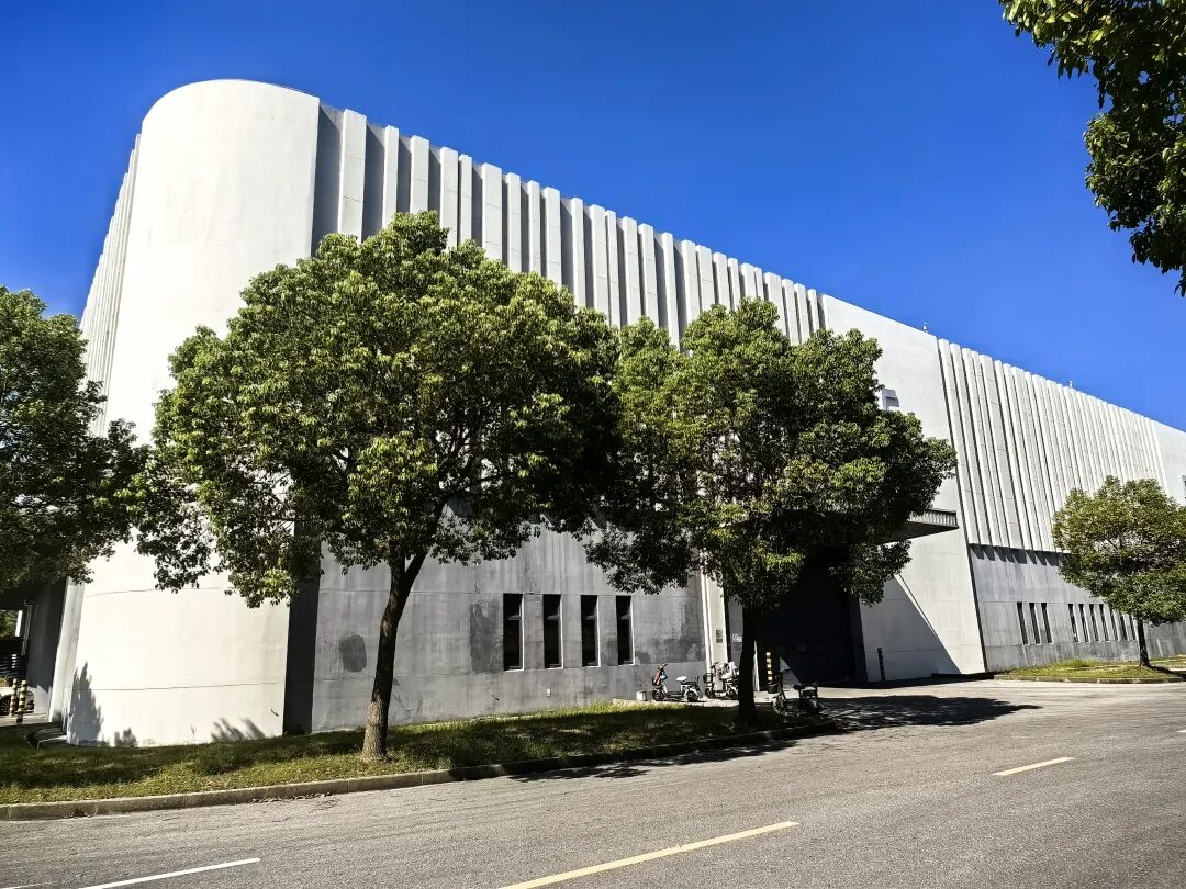 上海浦东临港重装备区 单层厂房出租 2500平起租