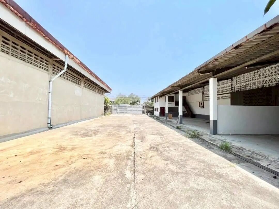 泰国厂房出租 北榄府 Bang Pu 41巷 带办公室仓库厂房出租 700平方米