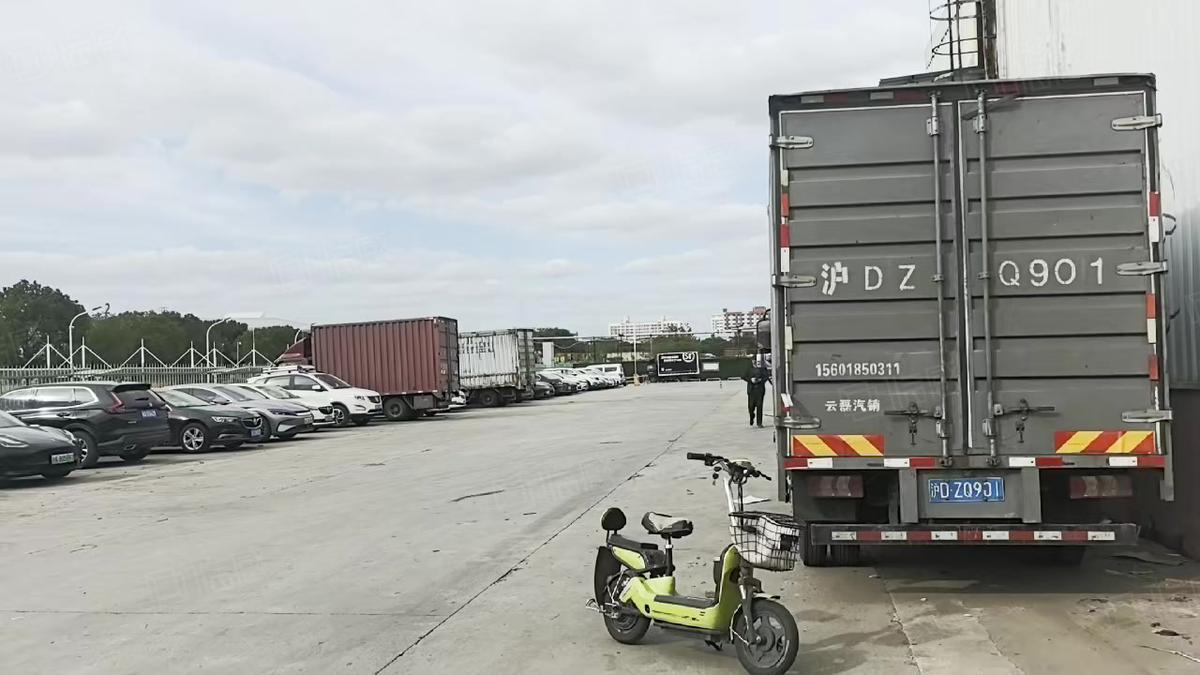 仓库出让，浦江三鲁公路7米层高产业园 柱距少价格九毛 申嘉湖高速旁