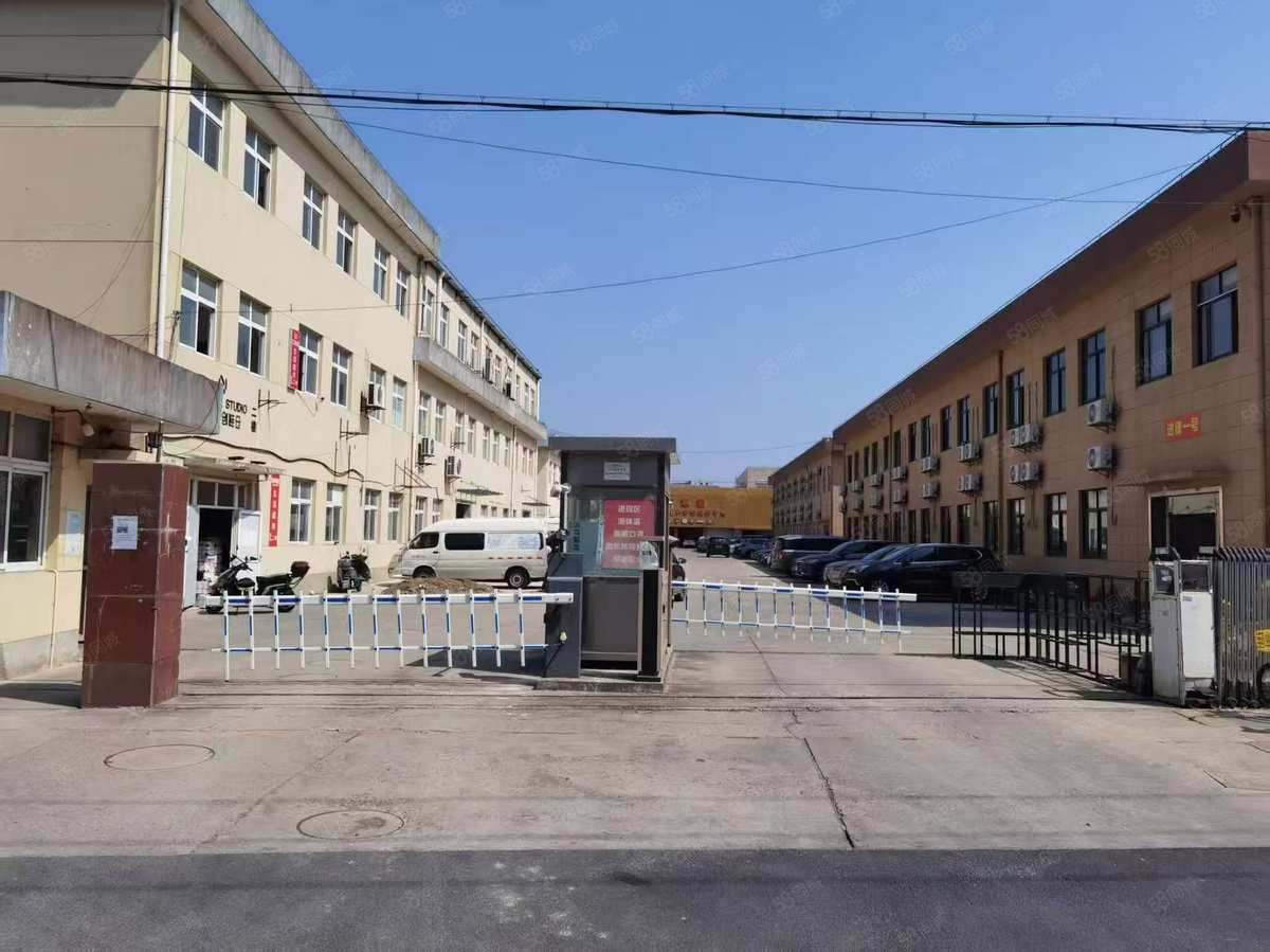 一楼200平带隔断，车辆进出方便，展厅，仓储，配送轻加工皆可，仓库招租
