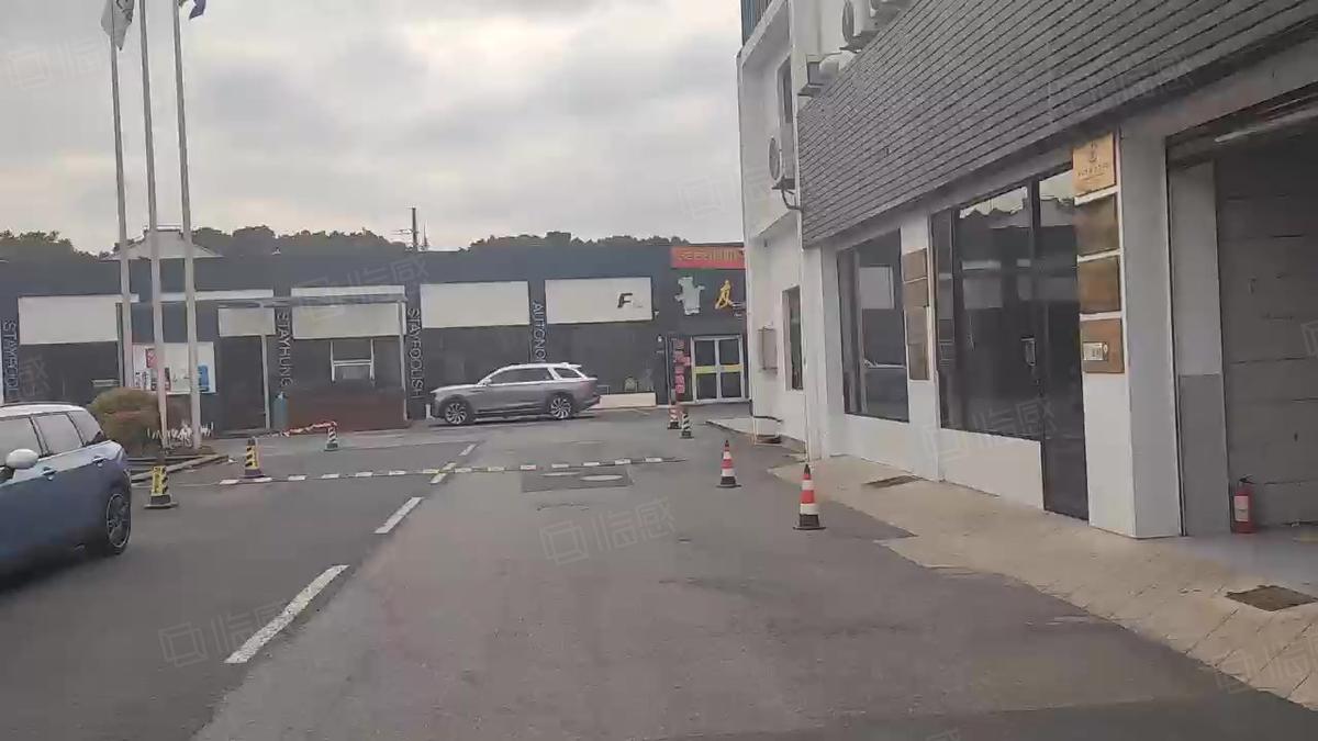 示范区环境优美,光华路LFT一楼复试房,使用面积高,配套齐全,仓库招租