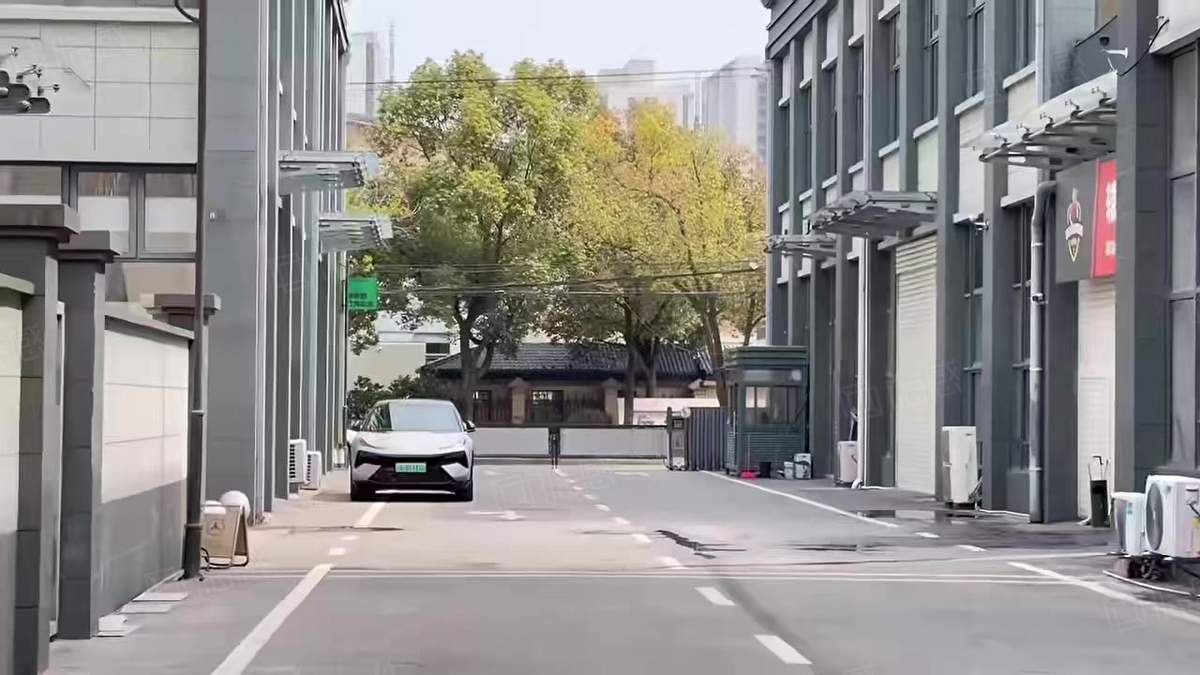 七宝友东路产业园招租，业态不限，配套精装办公，大小面积均可