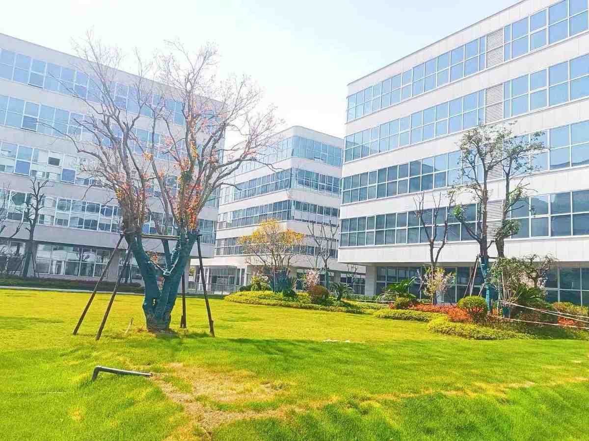 轨交上盖，浦东新建产业园，出行便利，可办环评，可拎包入住上海浦东高桥厂100000平出租多层