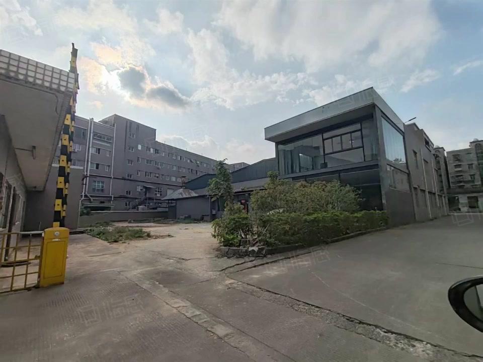 【推荐】15元大岭山新出原房东独院3200平高度9米适合五金厂房出租独门独院单层可架行车
