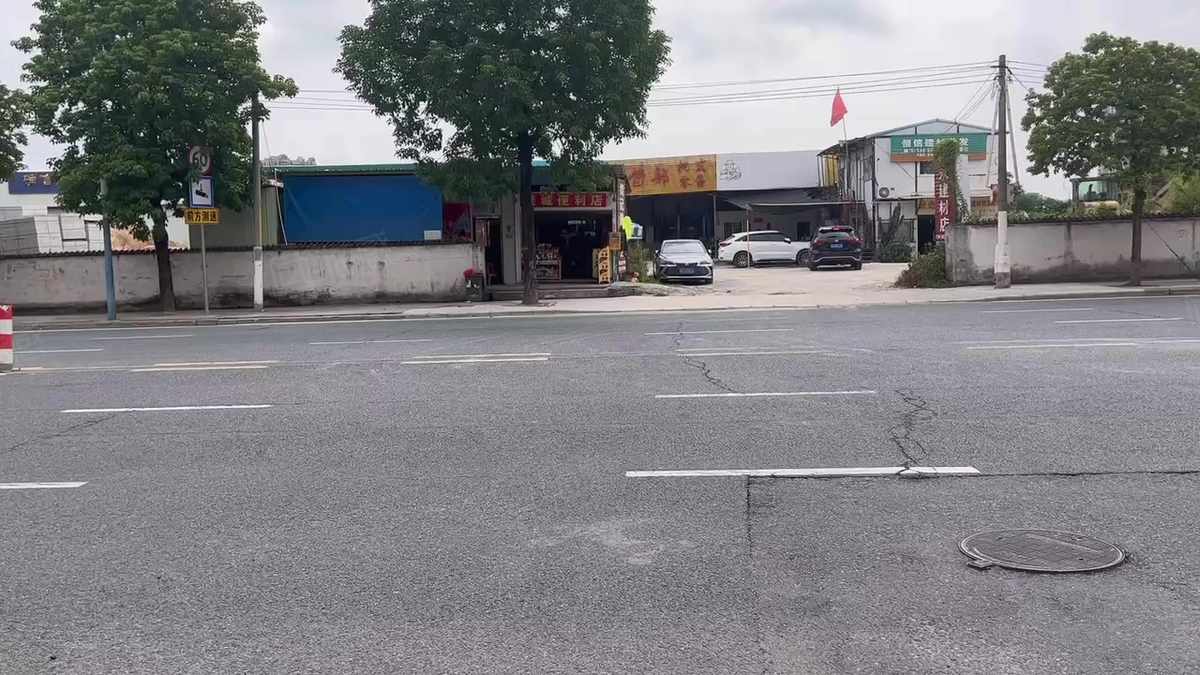 长安原房东独院3600平精装无尘车间带行车一楼到三楼厂房出租独门独院多层可架行车通勤便利