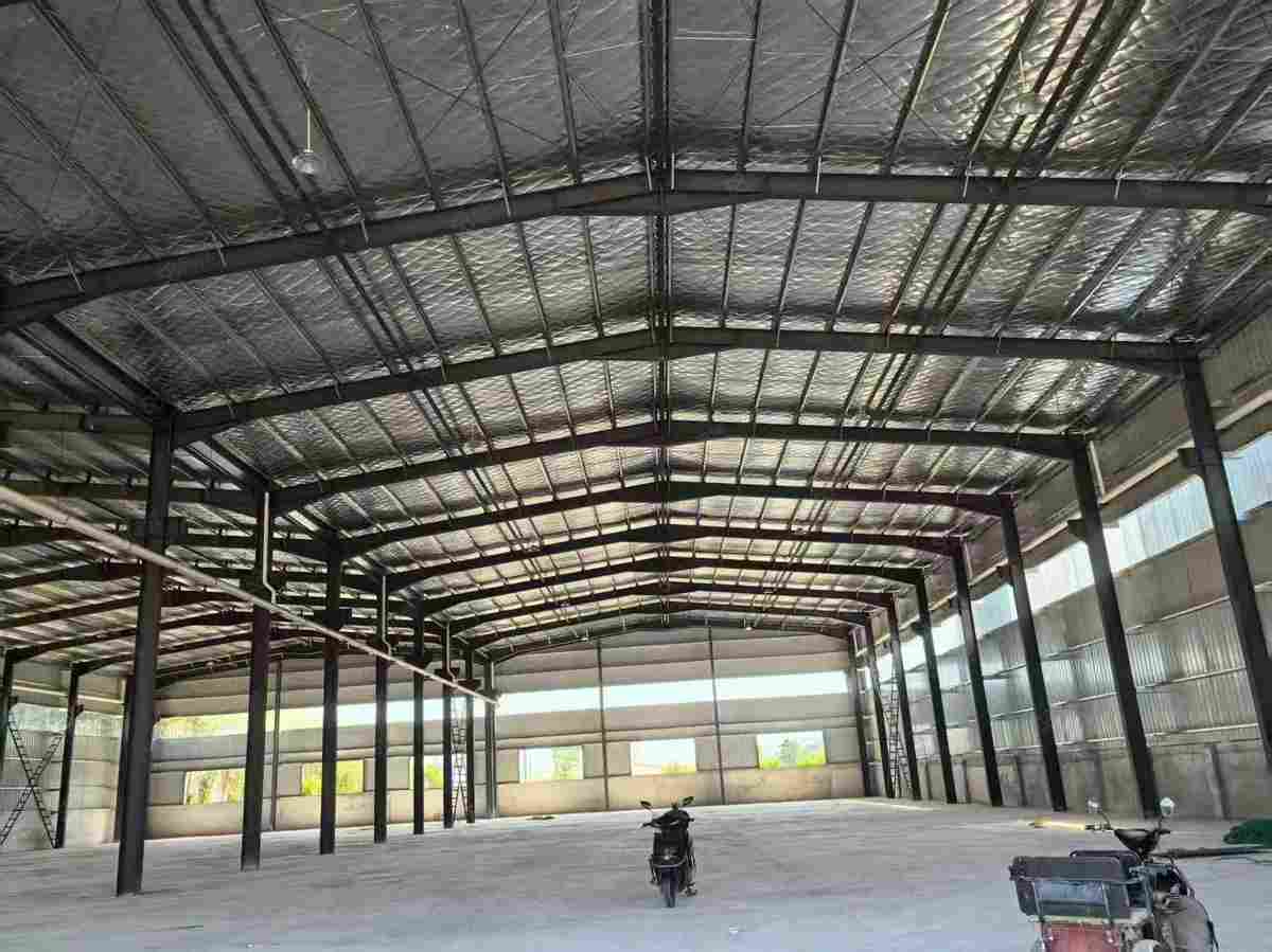 净高12米,西安临潼108国2500平厂房,有变厂房出租单层