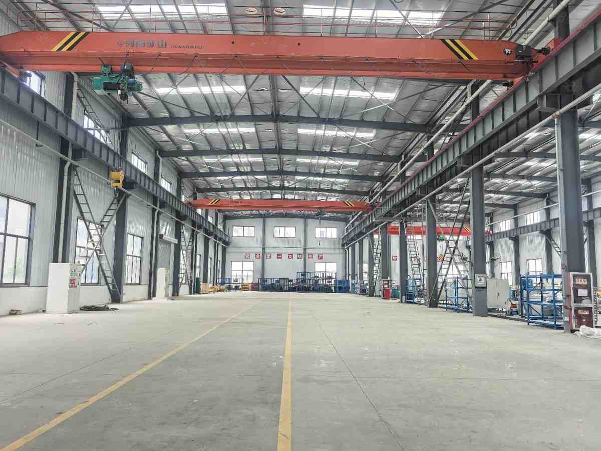 可架45t行车蕞小分割202500平厂房出租独门独院标准厂房,西安泾河新城重型厂房
