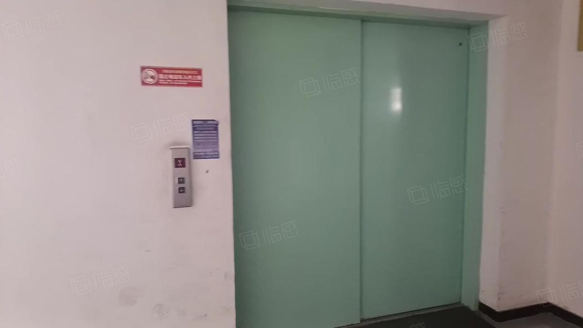 西安25元平月!成熟开发区 研发办公生产仓储等 3482平厂房出租多层