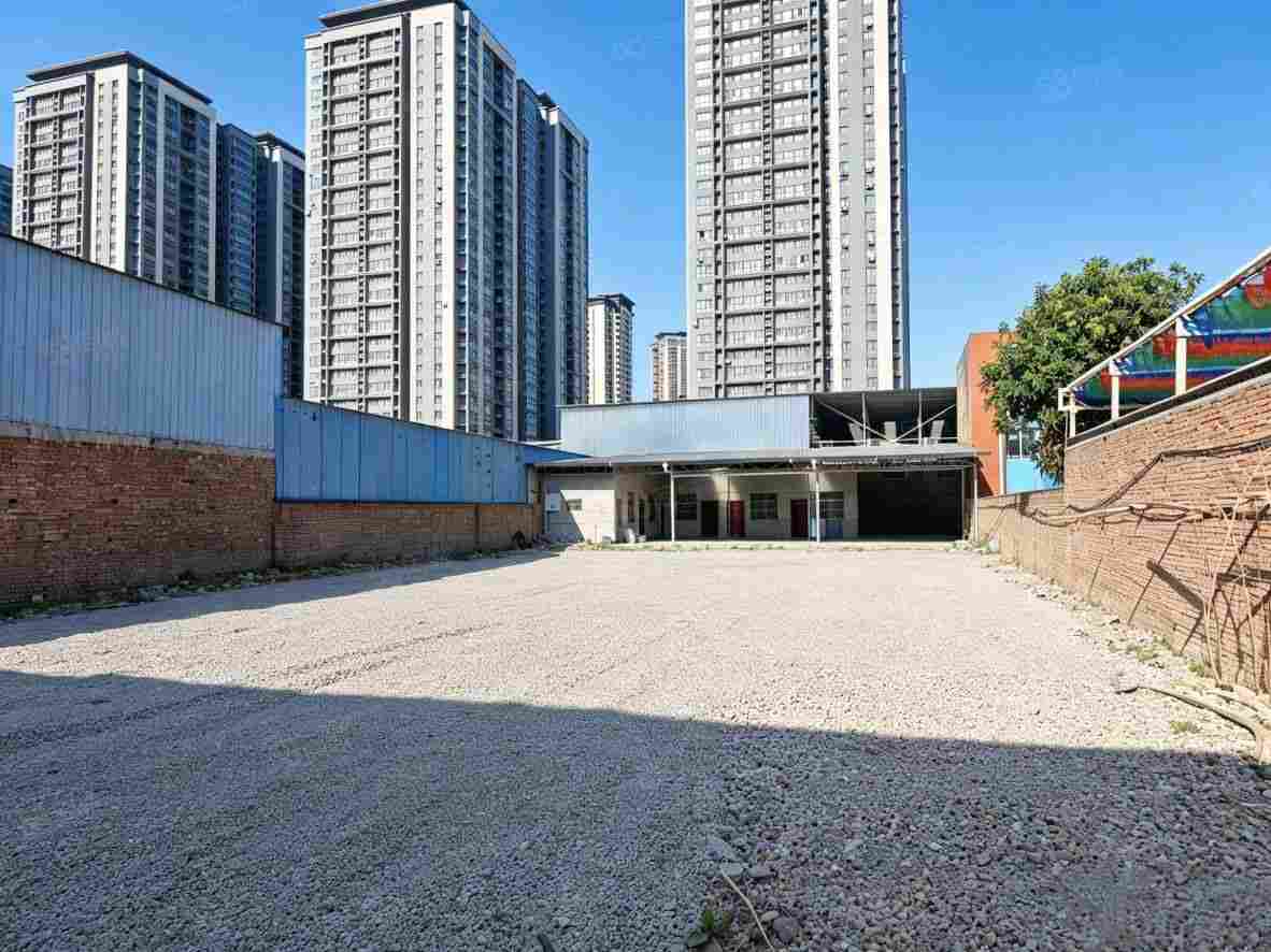 年租金2.1厂房出租独门独院单层,西安(成城网)800平独院带空场地