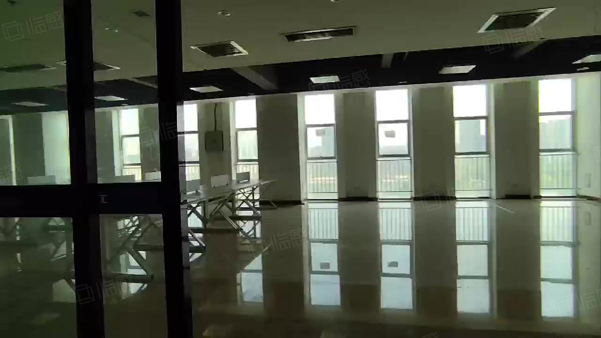西安甲方直租!独立整层1600可分割!示范区环境美1613平厂房出租单层轨交