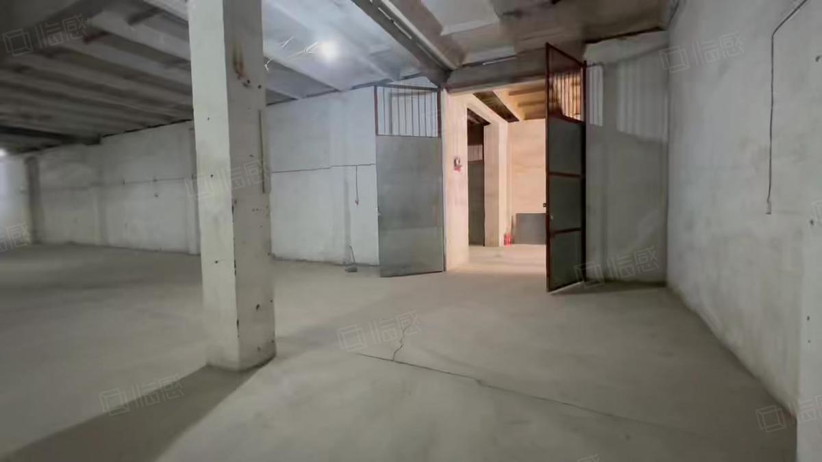 西安临街一楼 500平库房 仓储 通勤便利 停车厂房出租单层
