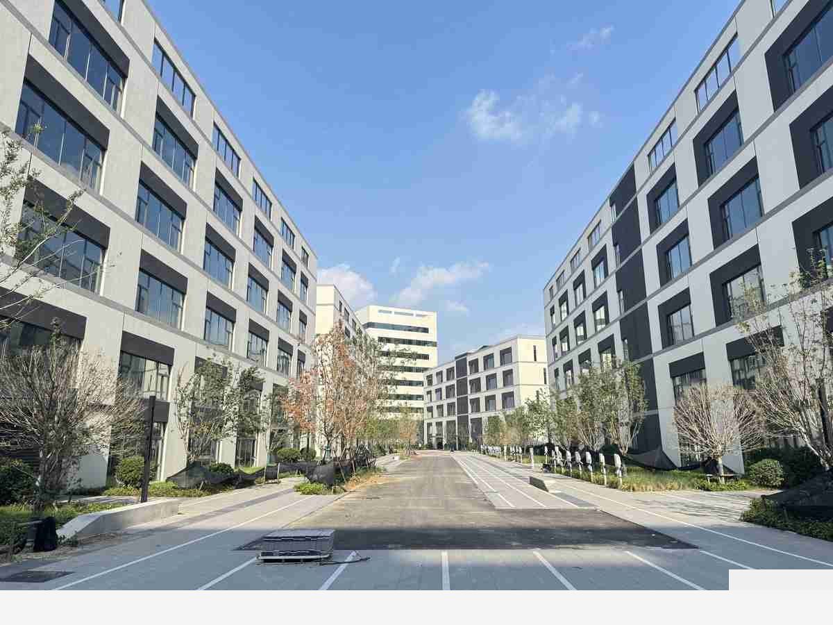郑州高新区国有示范区 产业厂房 租金0.3元天8000平厂房出租独栋多层