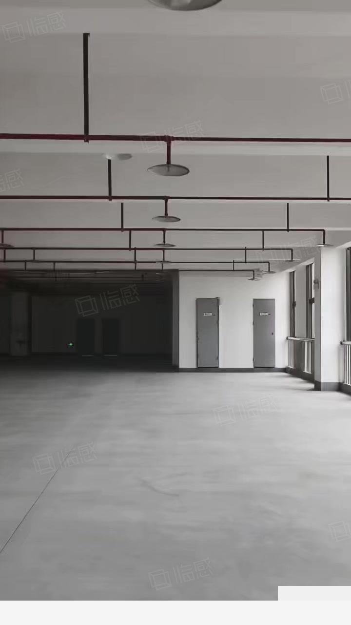 重庆两江新区轨交旁厂房，丙类消防，电4000平厂房出租多层，适合轻制造