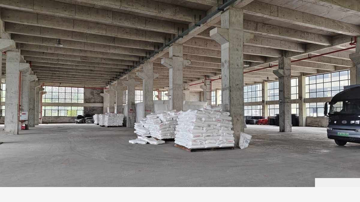 带牛角，重庆两江龙兴赛力斯边3700一楼，大空地厂房出租多层