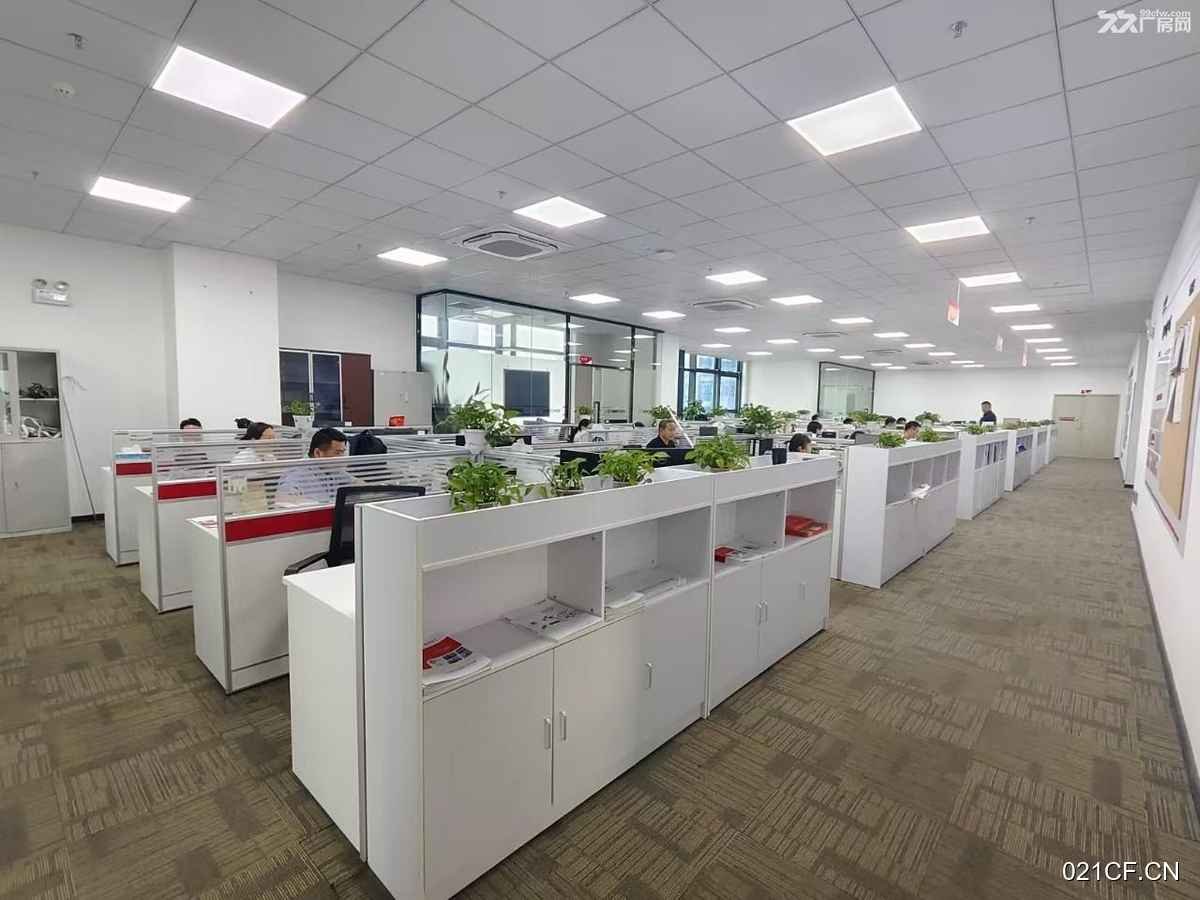 深圳光明新区嘉万路25号光明玻璃外墙精装修2880㎡标准厂房多层大车进出厂房出租