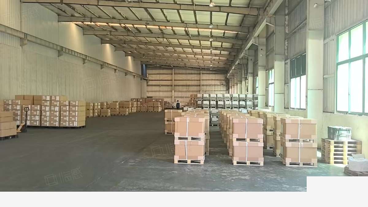 上海上海奉贤南桥镇西渡单层 带吨行车 无立柱 加工组厂房出租，配套完善