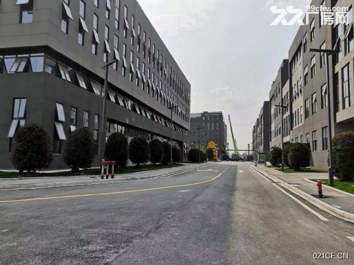 鹰潭月湖江西省鹰潭市高新技术产业开发区智联大道2号高新区智联小镇相3年免租火热可分租层高6米面积面议厂房出租