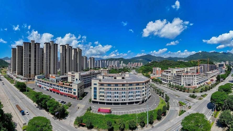 工业园上海宝山杨行镇杨行工业园共祥路6.8万平钢结构厂房出租，首层8米层高