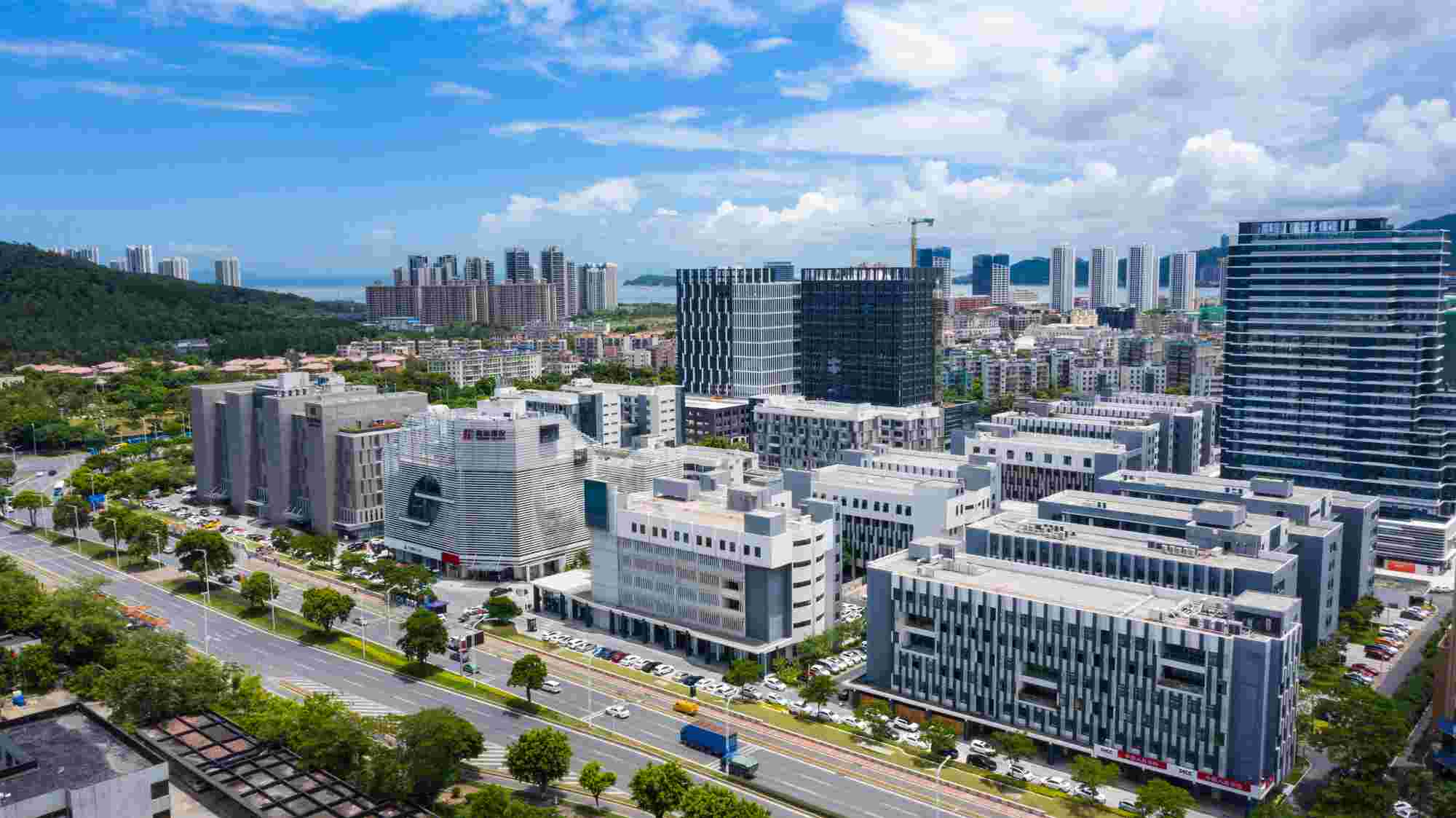 上海市上海金山卫公路工业区火车头连体6675平厂房出租，可灵活分割
