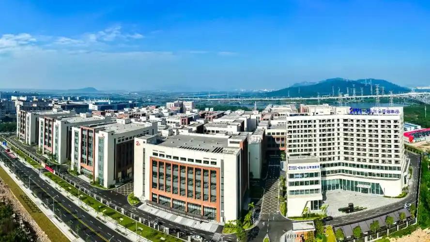 苏州市相城黄埭华阳路一楼800平8米层高精装厂房出租,首层8米层高