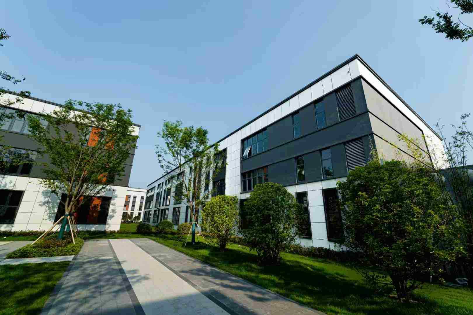 上海嘉定 出租：南翔大房东直租租金水电含税大小面积均有货梯2吨产证齐全-上海嘉定厂房出租，首层5.5