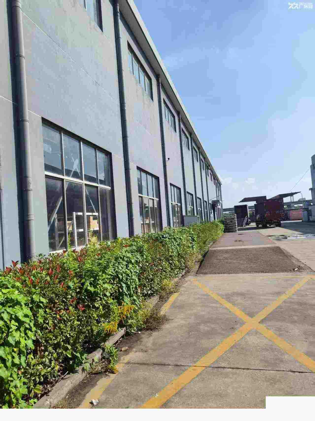 工业园上海松江 松江工业区104地块12000平单层带办公装修厂房出租，首层10米层高