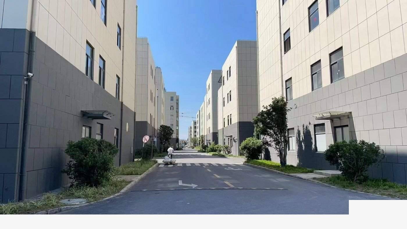 上海松江松江工业区 松江独栋四层2000平厂房出售，首层7米层高