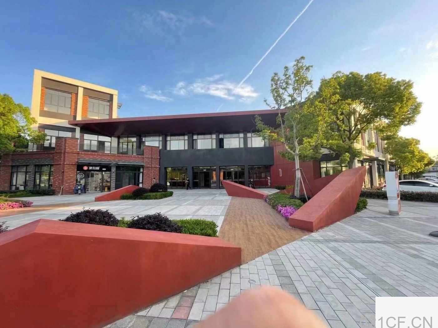 上海闵行花南路 15号线地铁旁创意办公，工作室，文化传媒，体育竞技 办公出租厂房出租，首层5.5米层