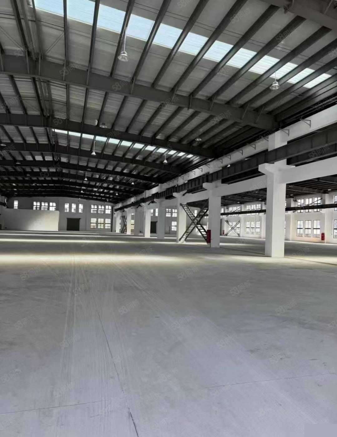 宁波柴桥独门独院8500平高12米行车20吨，价格3厂房出租，配套完善