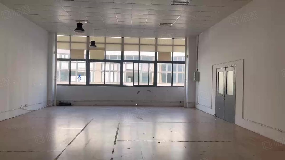 出海8月特惠 5毛看上就租 户型方正采光佳 跨境电商办公158平厂房出租，地铁直达