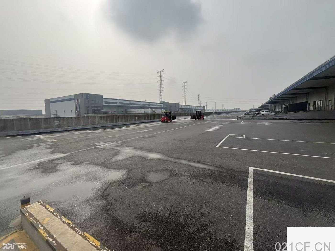 上海浦东 浦东机场附近?8037㎡超大卸货高平台仓库?分拨中心?快运?快递公司 仓库出租厂房出租，首