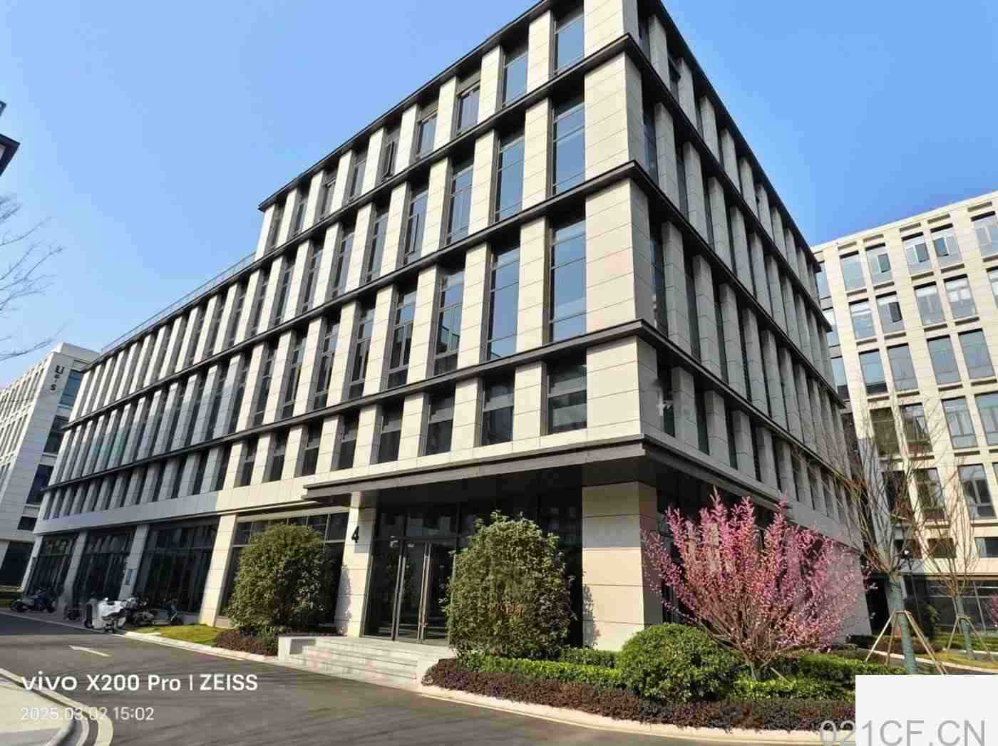 上海嘉定 房东出租 安亭汽车城新出带露台花园独栋厂房3500平厂房出租，配套完善