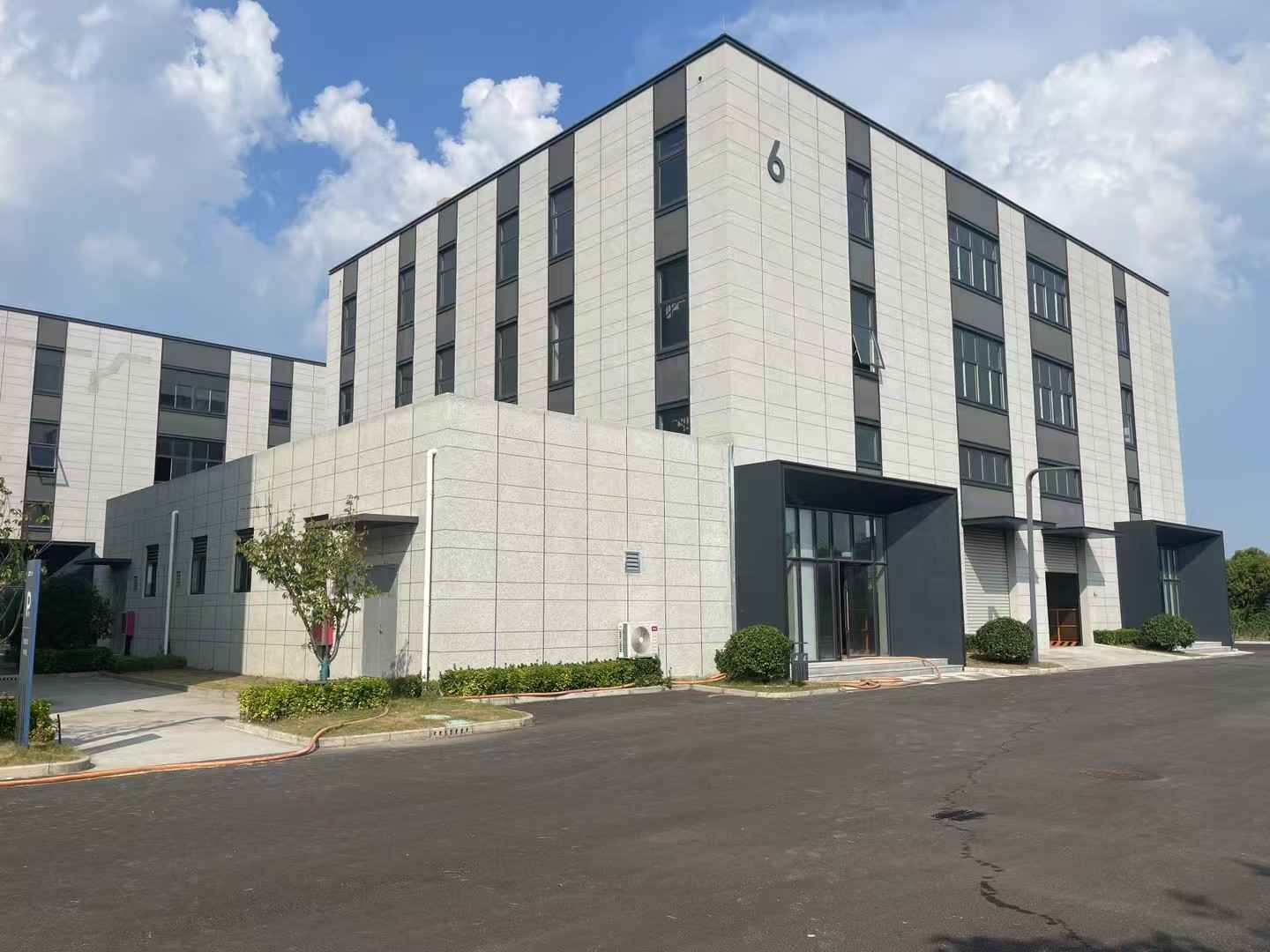 温州藤桥彩钢 1 楼 990 平，高 7 米，大车好进温厂房出租，配套完善