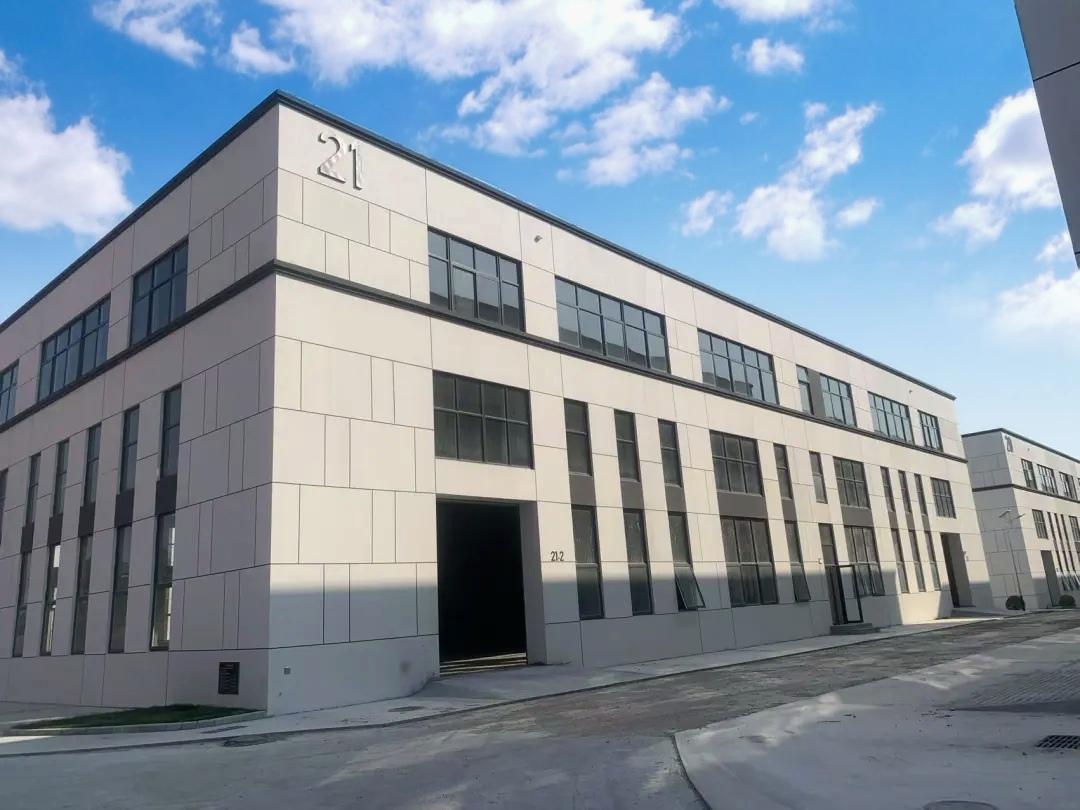 工业园温州新城海丰路工业园区五楼5000平方1租金130每厂房出租，配套完善