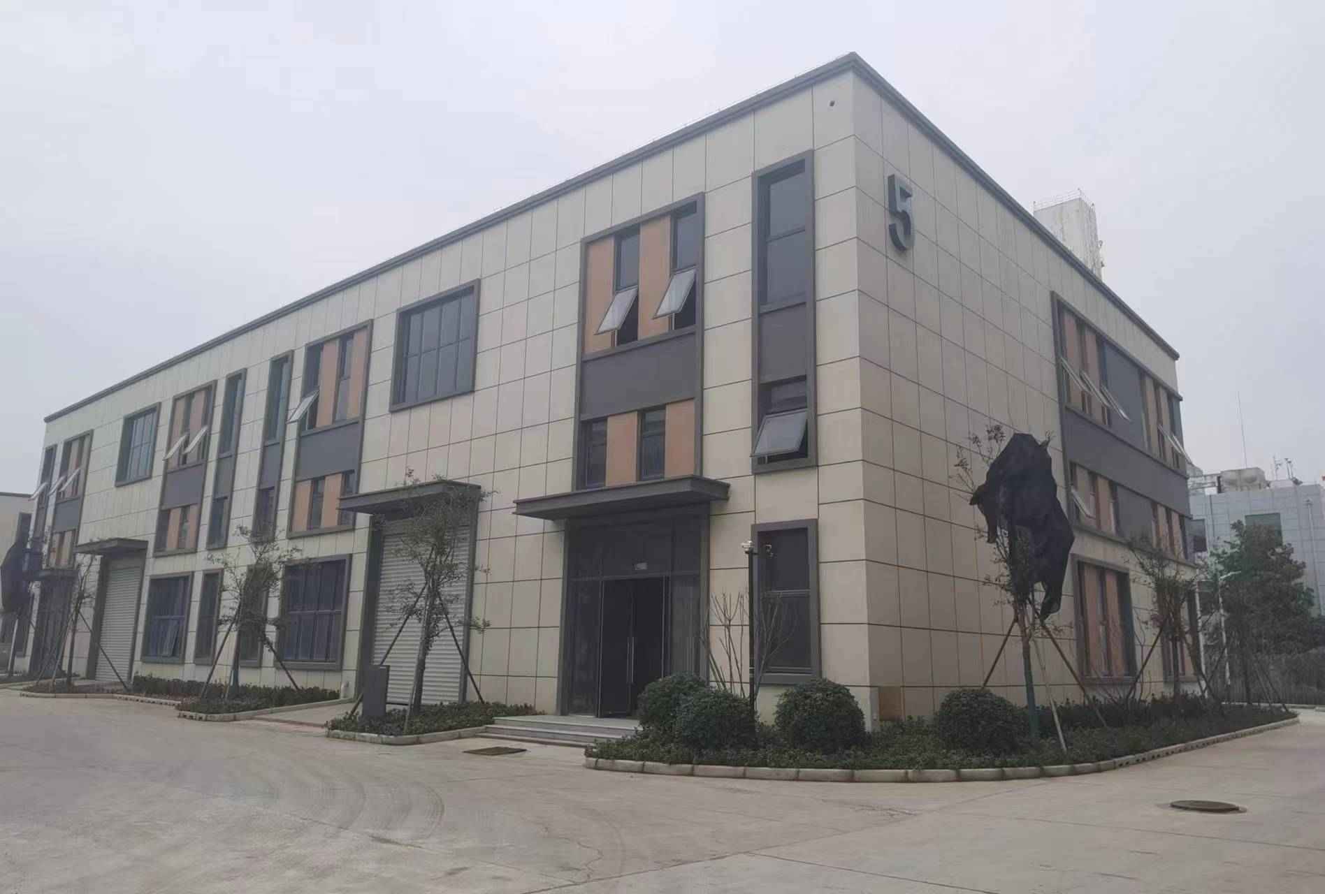温州潘岱附近4000平方，高度9m，适合证件齐全，适合各厂房出租，配套完善