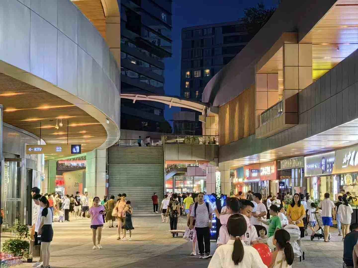 深圳应人石站园区商业配套
