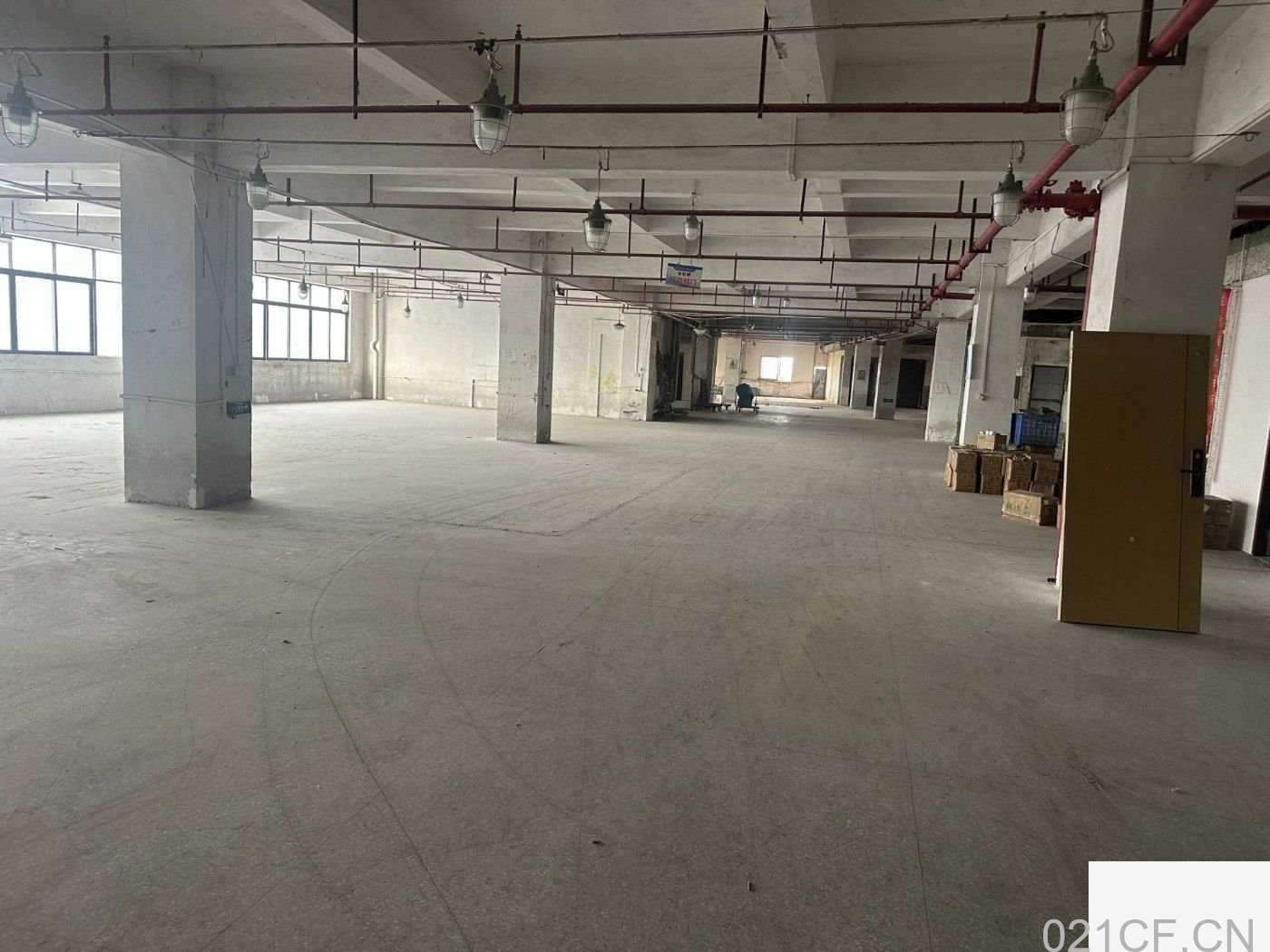佛山 顺德成熟工业区3000㎡厂房直租货梯入户空地便利进出大车方便仓储生产两用-龙江厂房出租,首层4