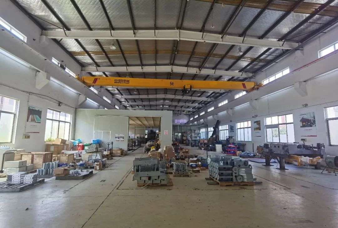 开发区南昌昌北经济开发区昌西大道道路红谷滩区昌西大道附近 500起分租 框架 钢结构厂房出租，配套完