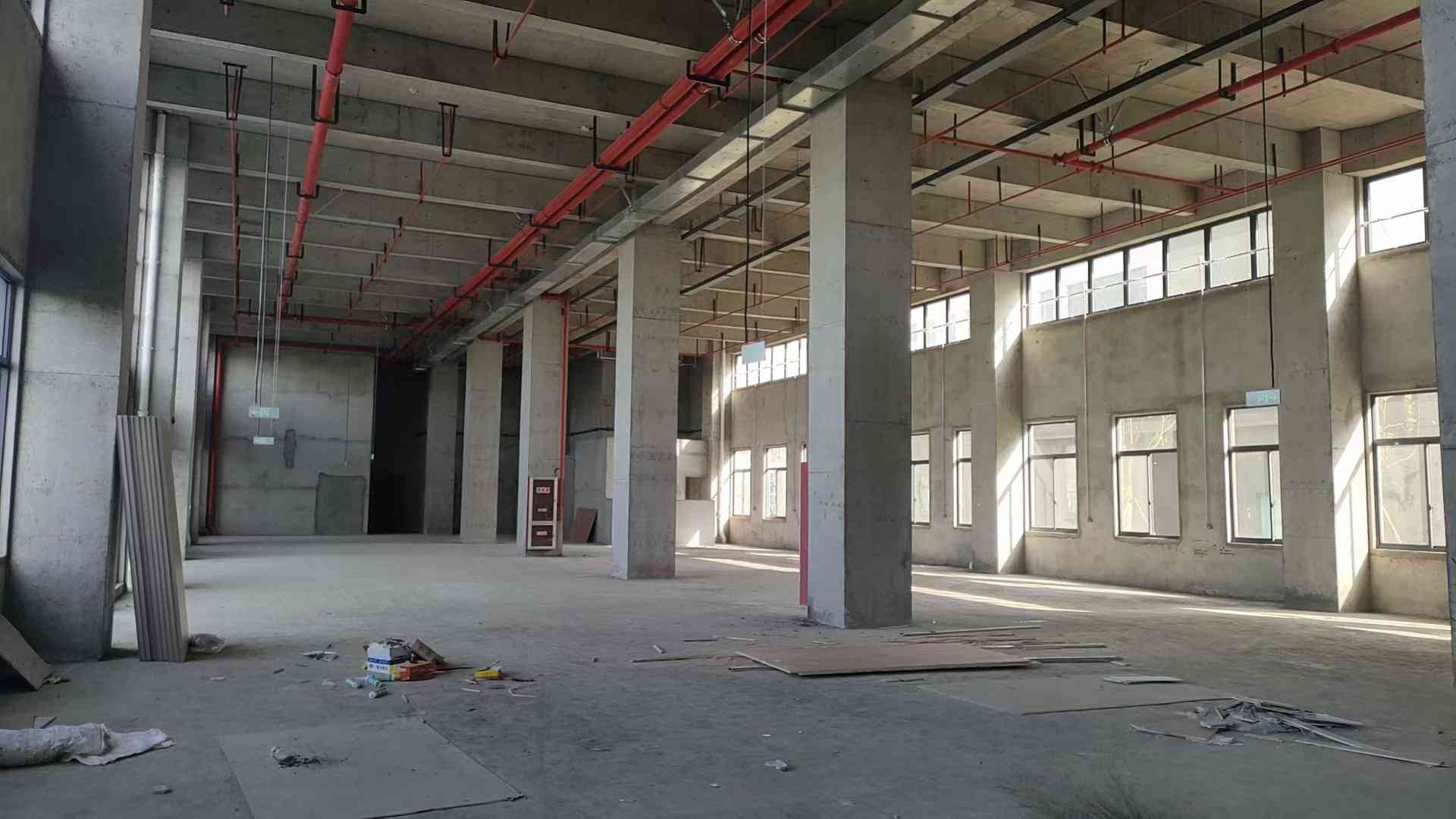 长沙临普瑞大道西园区仓库,恒温恒湿适合放货轻加工,一楼有3000平厂房出租,配套完善
