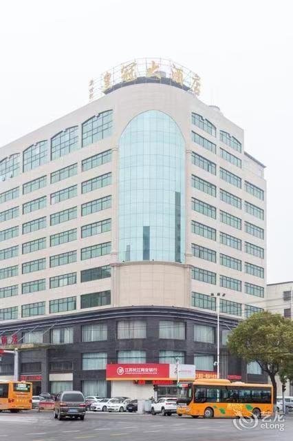 泰兴皇冠大酒店街景
