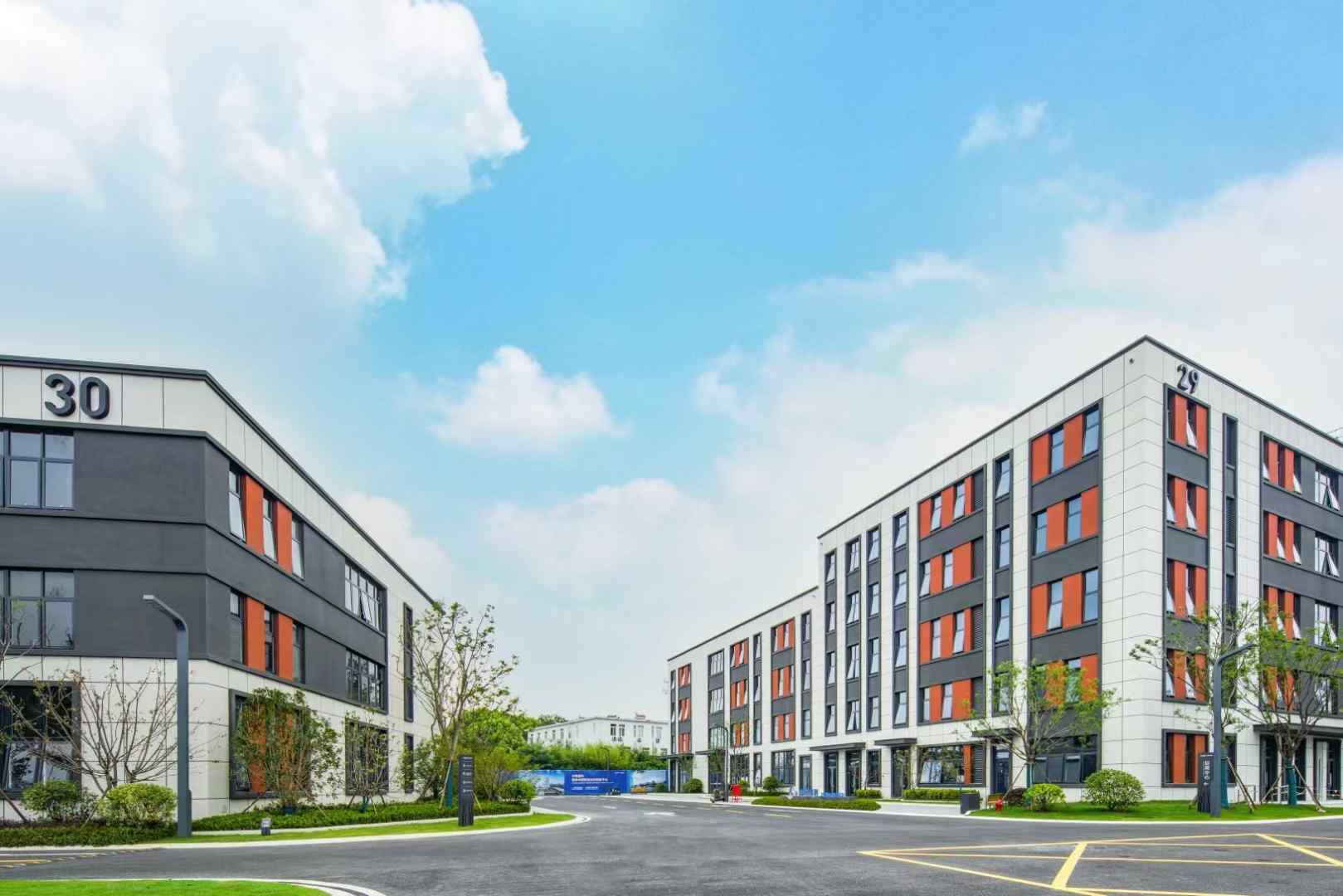 中山工业大道联丰综合市场现成办公室水电地坪漆，市场附近好招工，格局方正好用厂房出租，配套完善